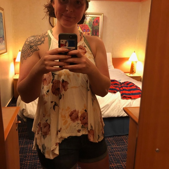 floral flowy tank top - Picture 3 of 3